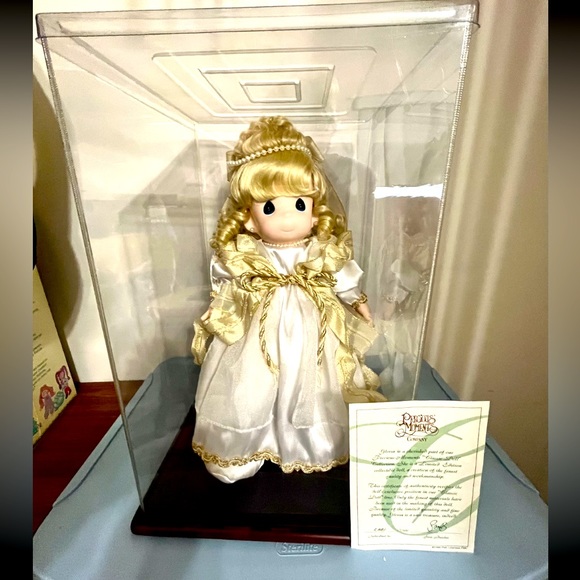 PRECIOUS MOMENTS “GLORIA” Angel Doll, In Plastic Case, On PM Doll Stand-No Box! - Picture 3 of 12
